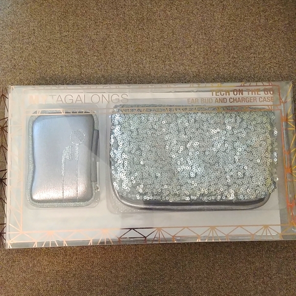 MyTagalongs Handbags - NWT Ear Bud and Charger Case